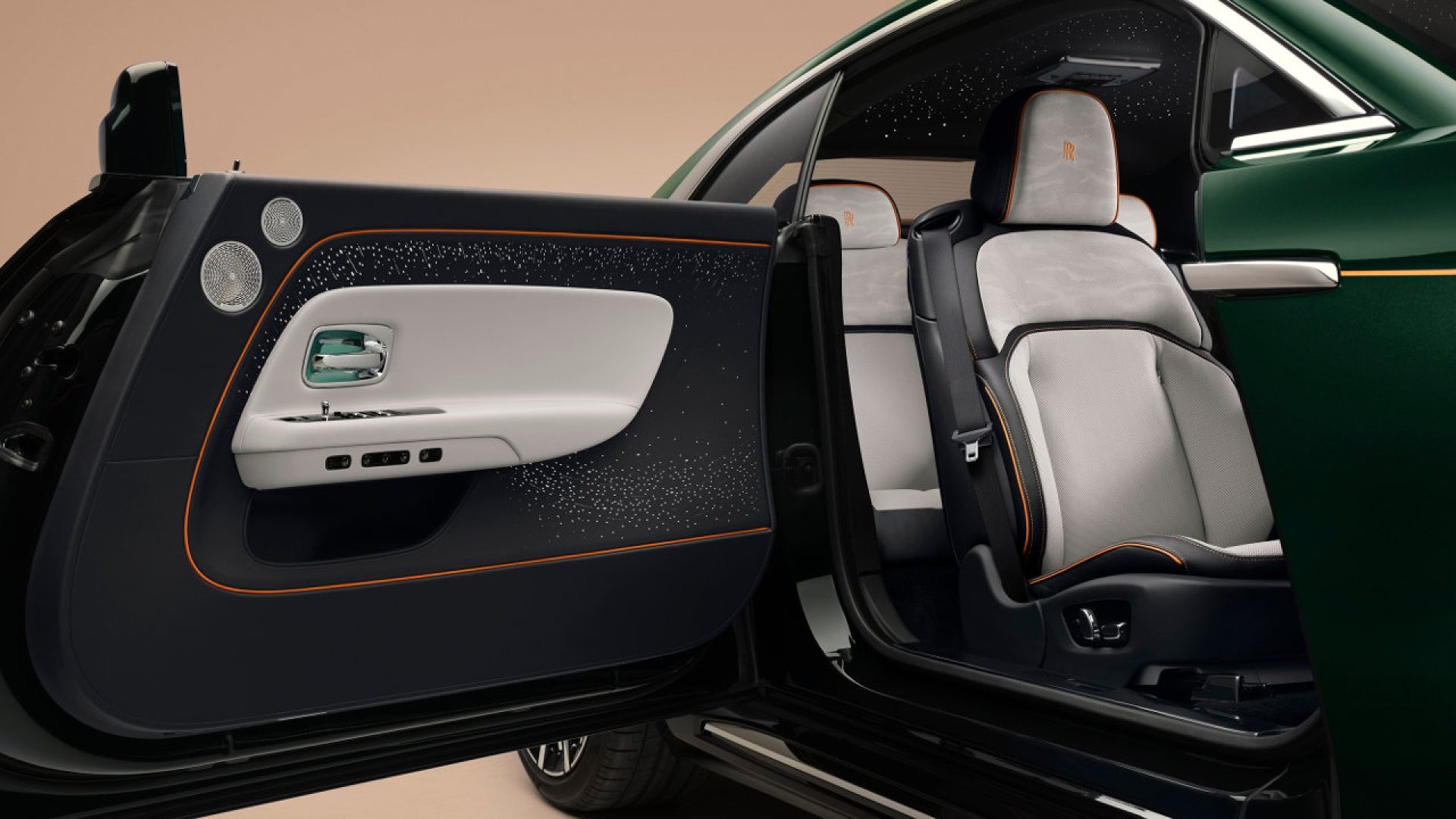 P90643685_lowRes_rolls-royce-spectre-