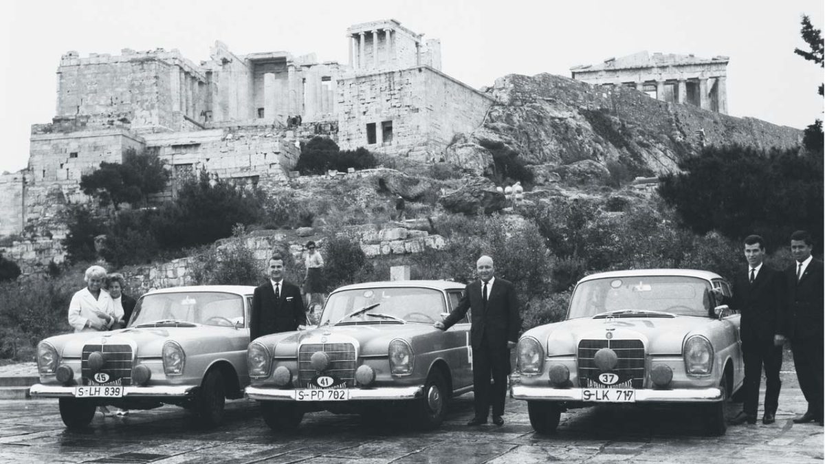 RaceRetro_130_merc_220se