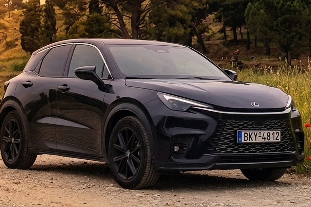 Δοκιμή Lexus LBX