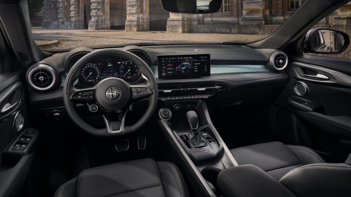 TonalePlug-InHybridQ4-Interior (1)