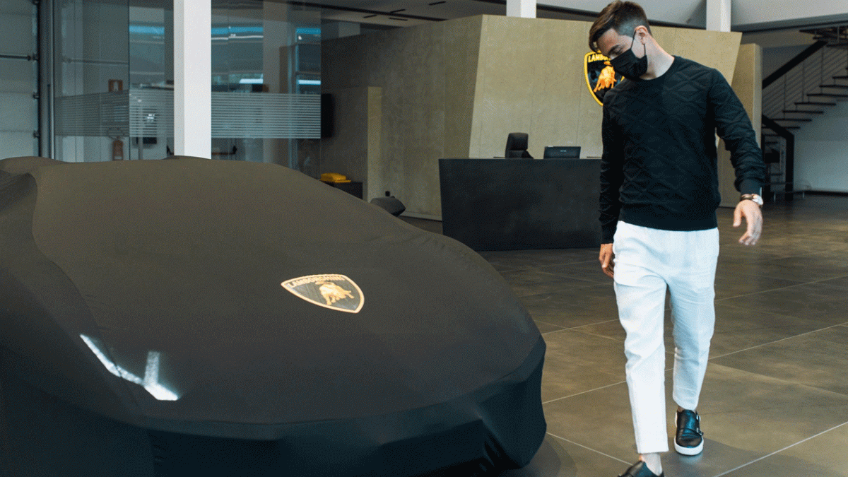 dybala-lamborghini-aventador-b