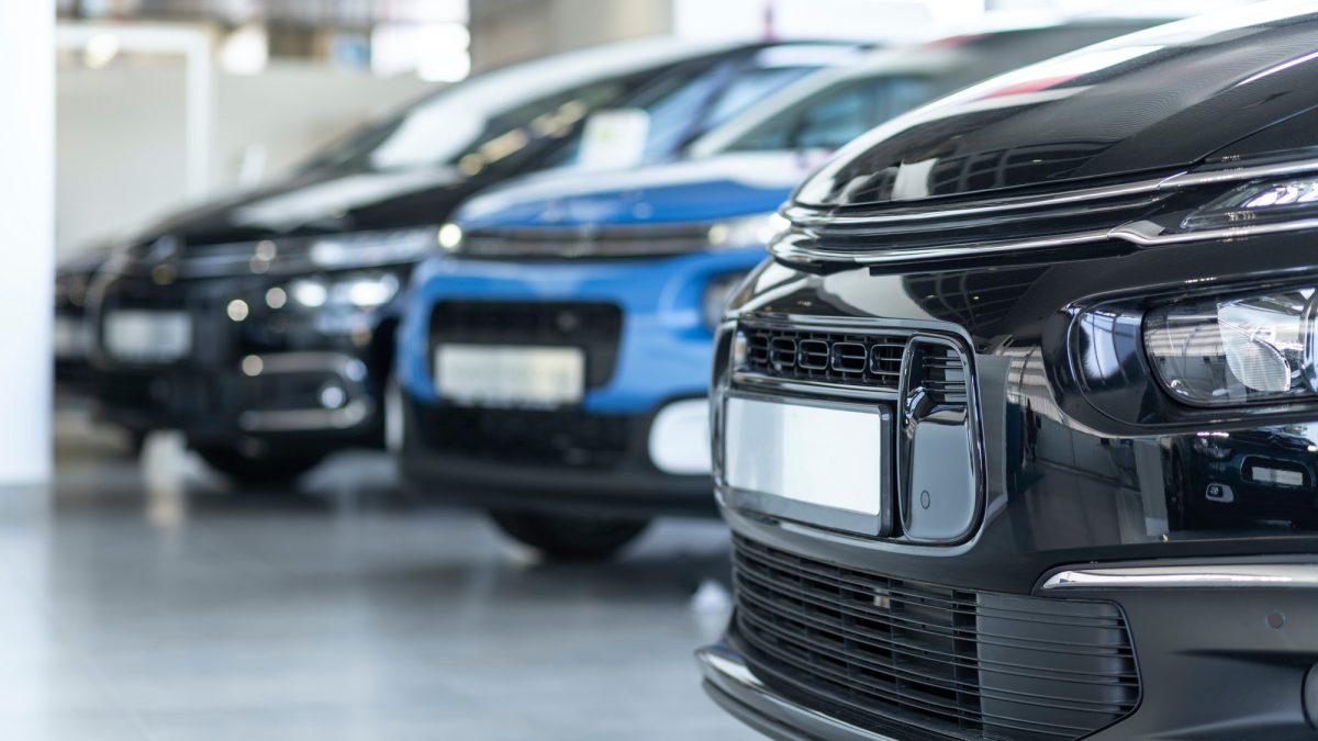 Ενοικίαζε αυτοκίνητα