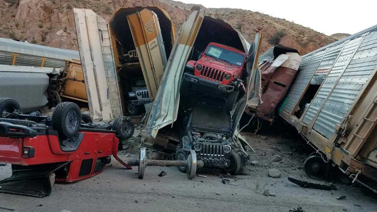 jeep_traincrash