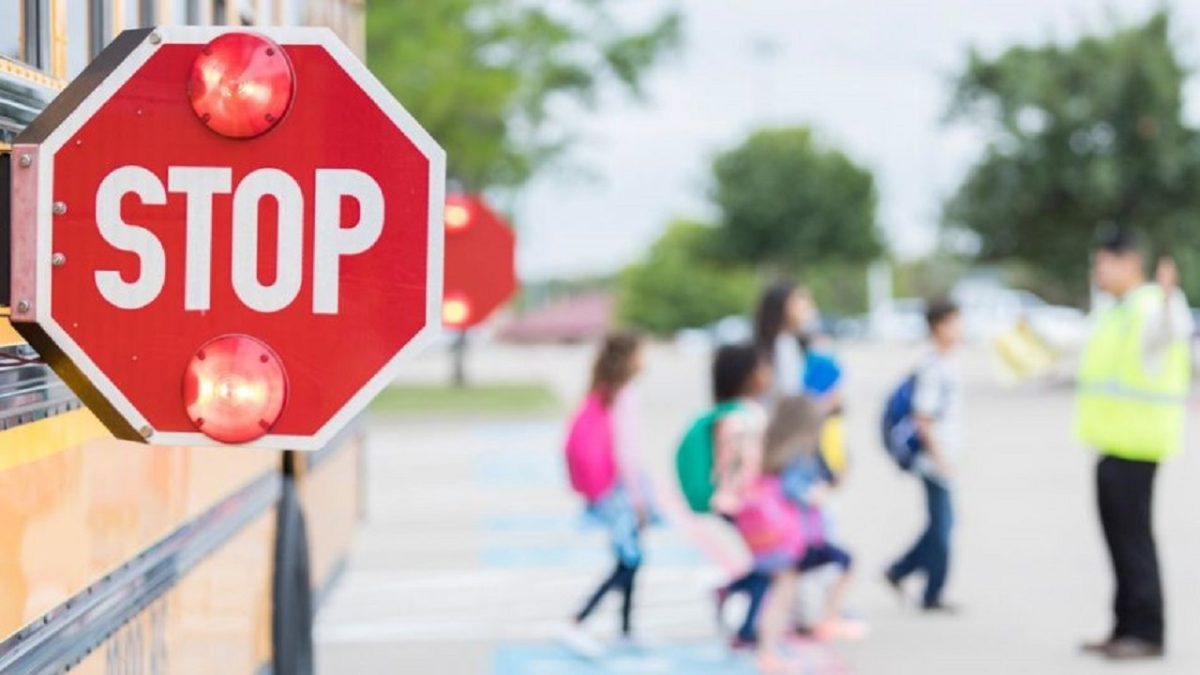 na-apagoreftoun-ta-aftokinita-konta-sta-scholia