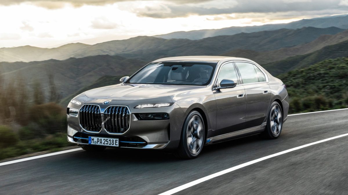 new-bmw-i7-xdrive-sounds