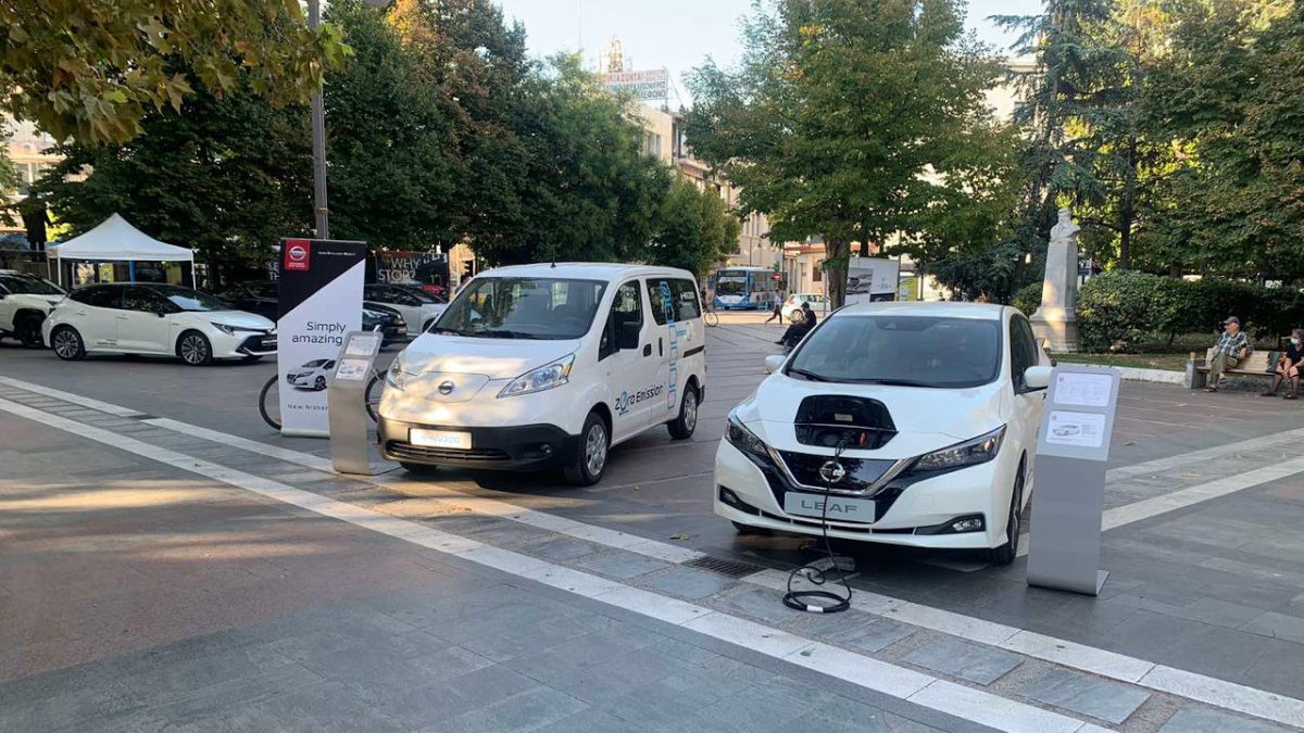 nissan-leaf-e-nv-200-larisa-2020