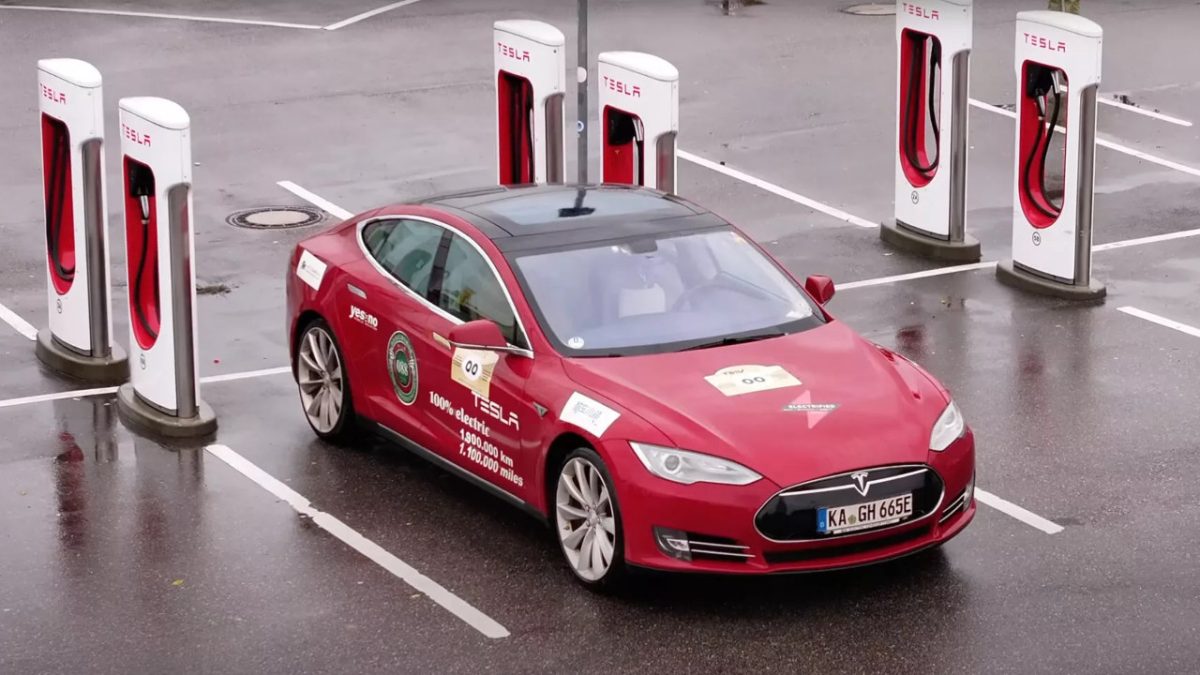 Model Tesla S 2.000.000 χιλιόμετρα