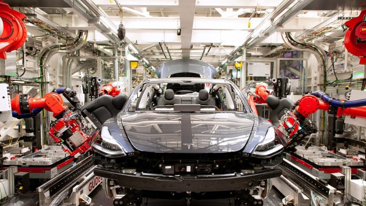 tesla-model-3-time-lapse-video