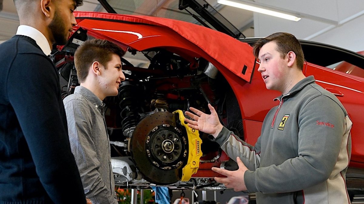 theseis-ergasias-ferrari (4)