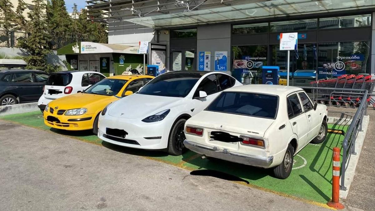 Θέσεις φόρτισης ηλεκτρικών