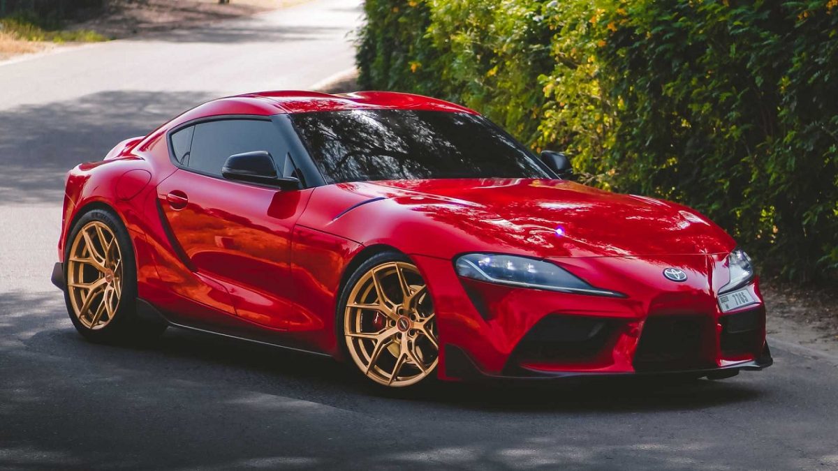 this-2020-toyota-gr-supra-flaunts-20-inch-vossen-hf-5-gold-wheels_2