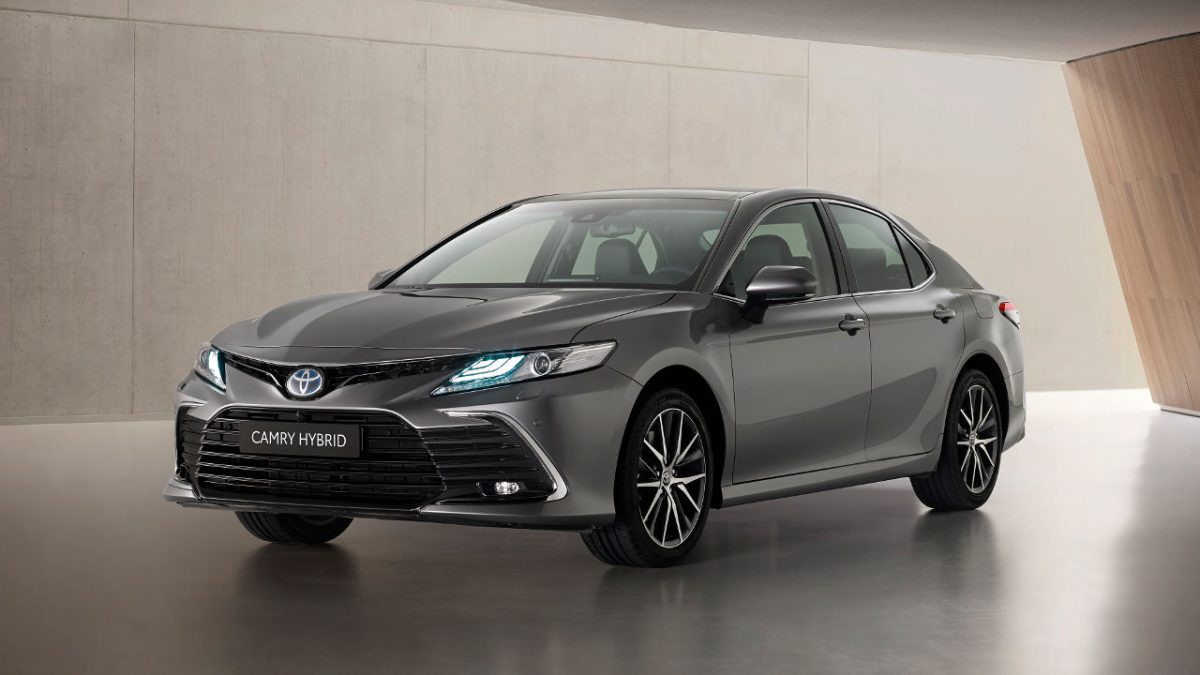 Toyota Camry Hybrid ανανέωση 2020