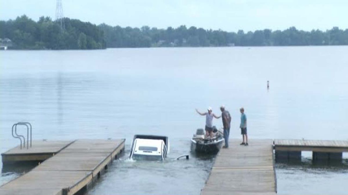 varka_aftokinito_limni